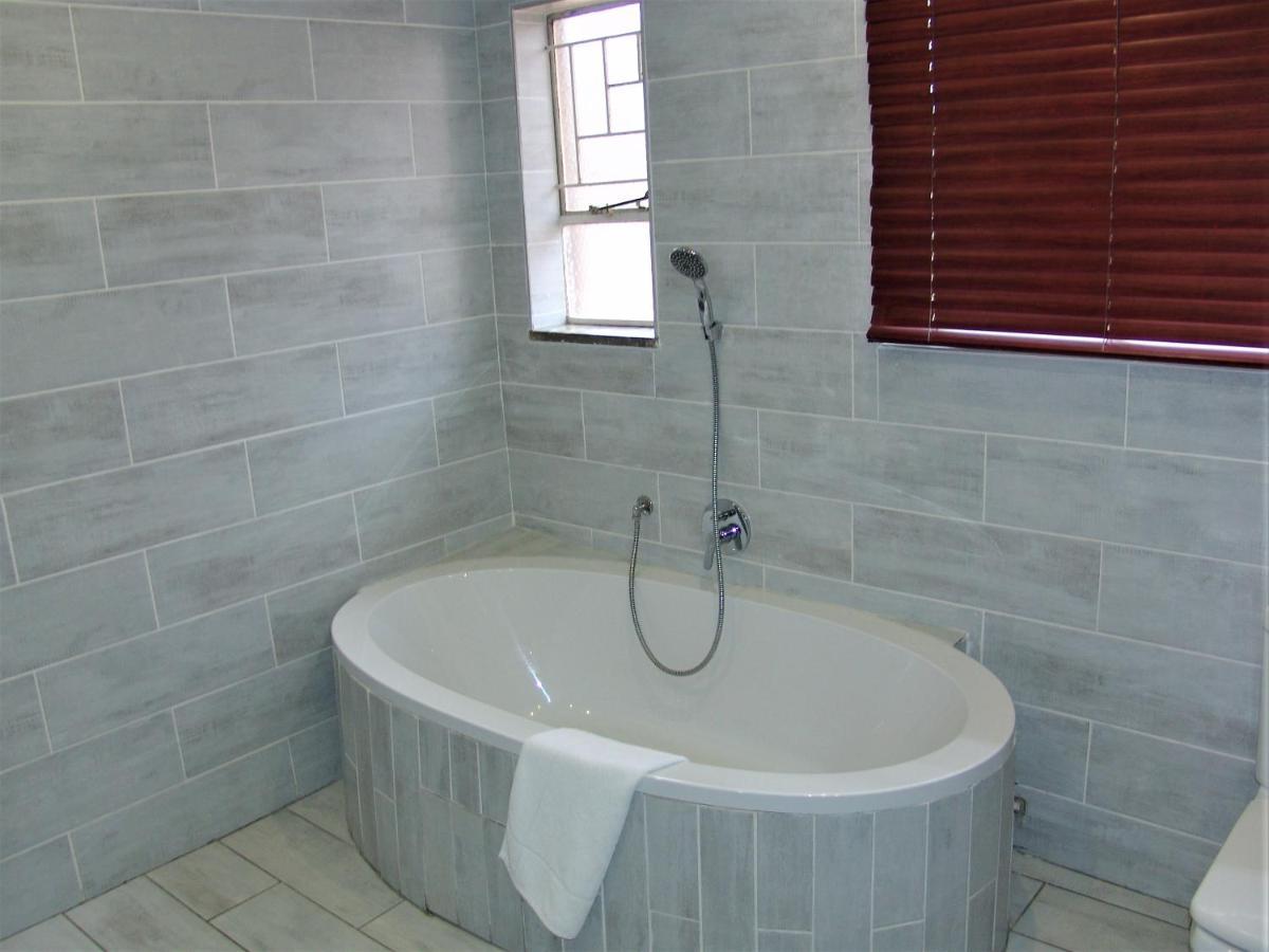African Moon Corporate House Kempton Park Dış mekan fotoğraf